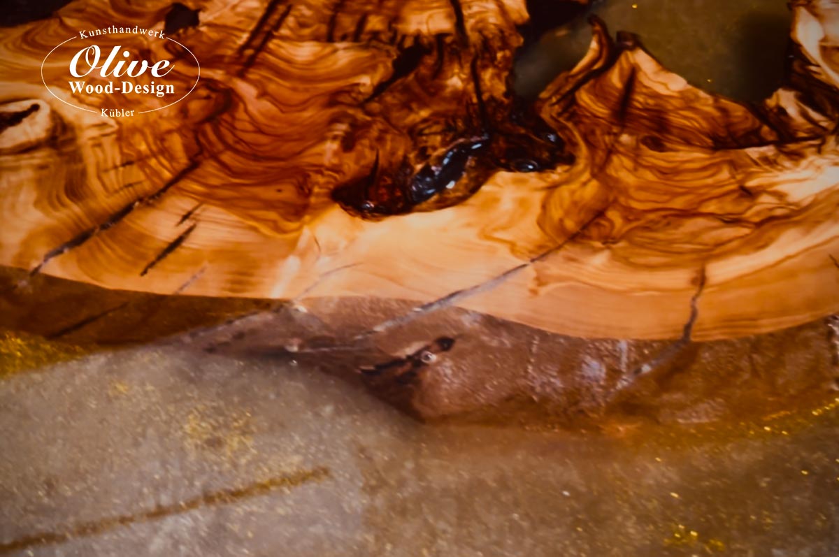 02-Epoxidharz_Tisch_GOLD-Olive-Wood-Design.jpg